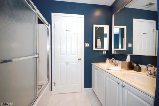 32 Coddington Rd, Readington Twp., NJ 08889