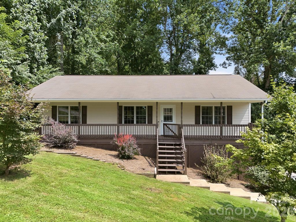 16 Westwood Drive, Candler, NC 28715