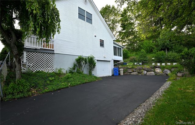 12 Walnut Lane, Middletown, NY 10940