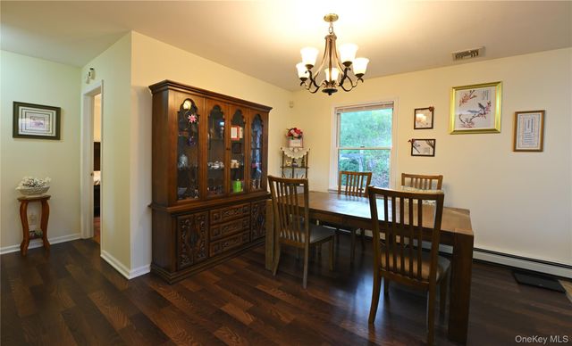 12 Walnut Lane, Middletown, NY 10940