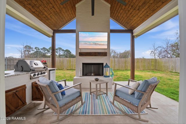 105 Ember Grove Crossing, Lafayette, LA 70508