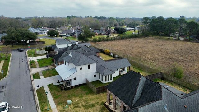 105 Ember Grove Crossing, Lafayette, LA 70508