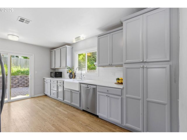 2431 NIXON St, Eugene, OR 97403