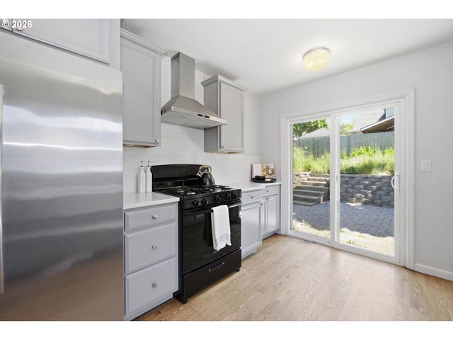 2431 NIXON St, Eugene, OR 97403