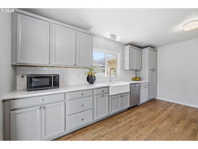 2431 NIXON St, Eugene, OR 97403