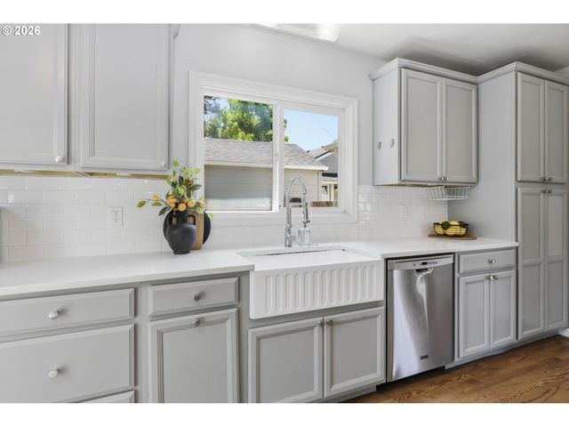 2431 NIXON St, Eugene, OR 97403