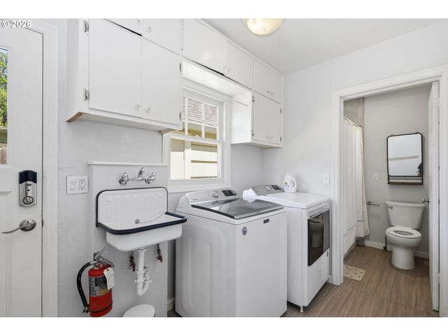 2431 NIXON St, Eugene, OR 97403