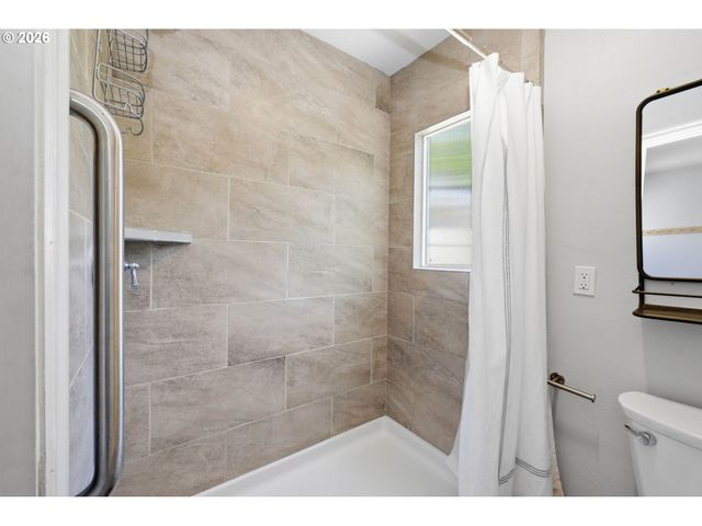 2431 NIXON St, Eugene, OR 97403