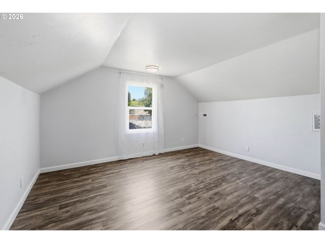 2431 NIXON St, Eugene, OR 97403