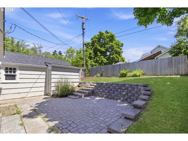 2431 NIXON St, Eugene, OR 97403