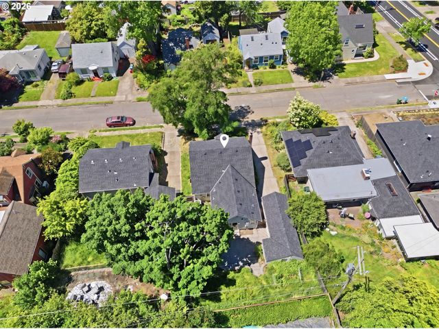 2431 NIXON St, Eugene, OR 97403