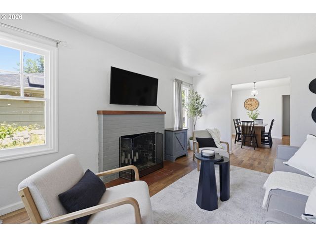 2431 NIXON St, Eugene, OR 97403