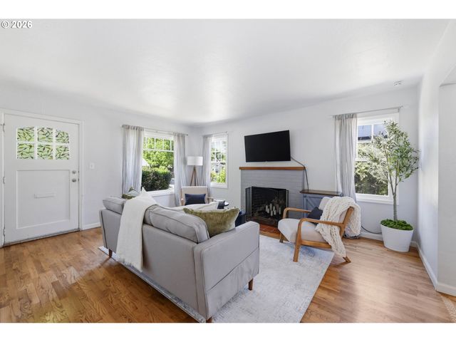 2431 NIXON St, Eugene, OR 97403