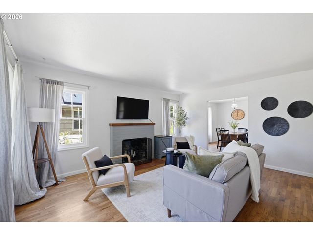 2431 NIXON St, Eugene, OR 97403