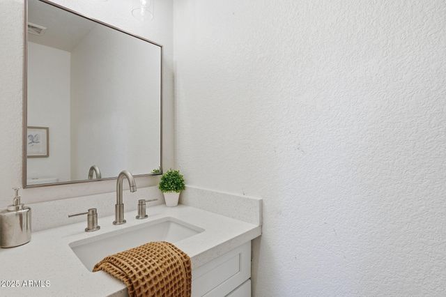 3287 S BOWMAN Road, Apache Junction, AZ 85119