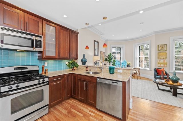 75 Montgomery St 3, Boston, MA 02116