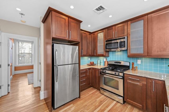 75 Montgomery St 3, Boston, MA 02116