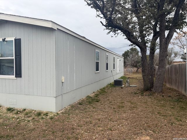 1580 Pr 1518, Bandera, TX 78003