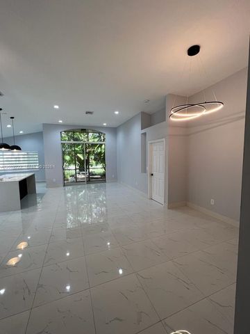 1970 NW 178th Ter, Pembroke Pines, FL 33029