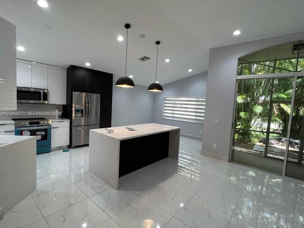 1970 NW 178th Ter, Pembroke Pines, FL 33029
