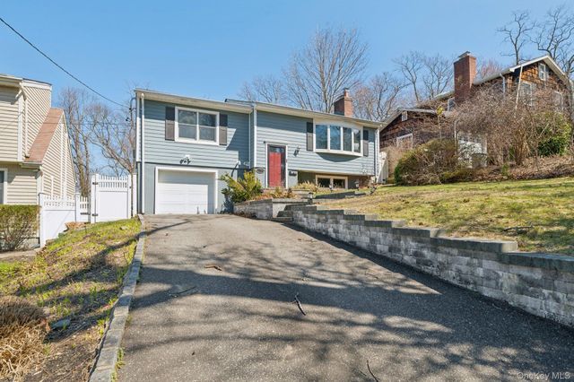 159 Chestnut Circle, Northport, NY 11768