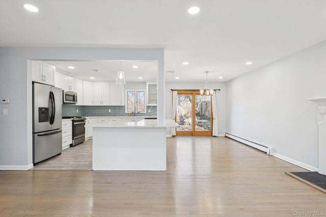 159 Chestnut Circle, Northport, NY 11768