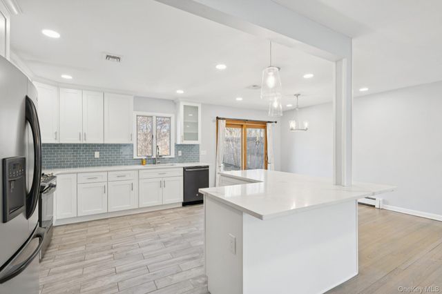 159 Chestnut Circle, Northport, NY 11768