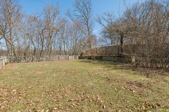 159 Chestnut Circle, Northport, NY 11768