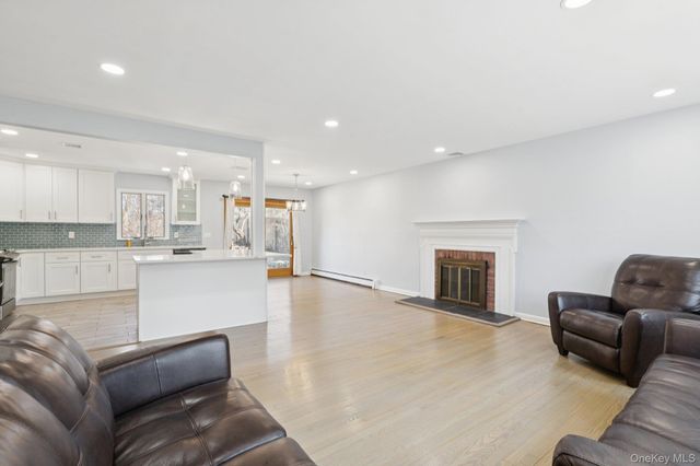 159 Chestnut Circle, Northport, NY 11768