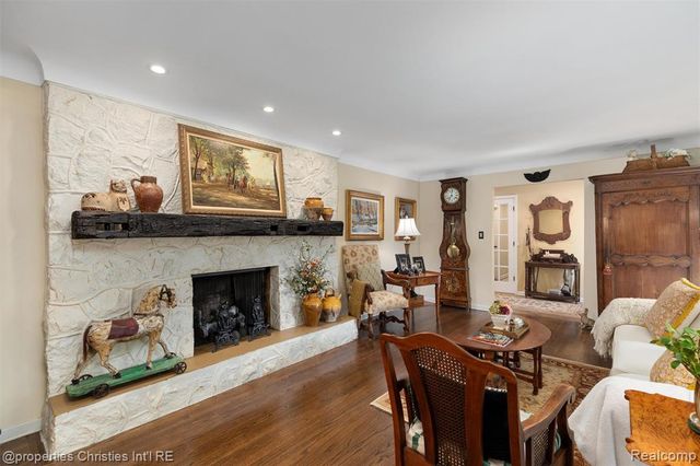 32765 Eastlady Drive, Beverly Hills, MI 48025