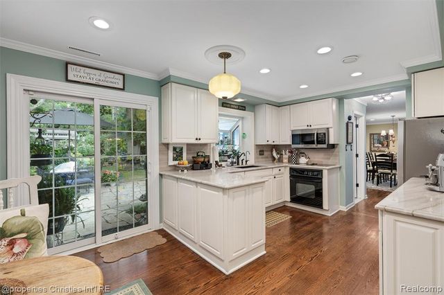 32765 Eastlady Drive, Beverly Hills, MI 48025