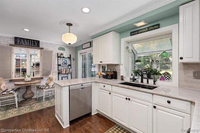 32765 Eastlady Drive, Beverly Hills, MI 48025