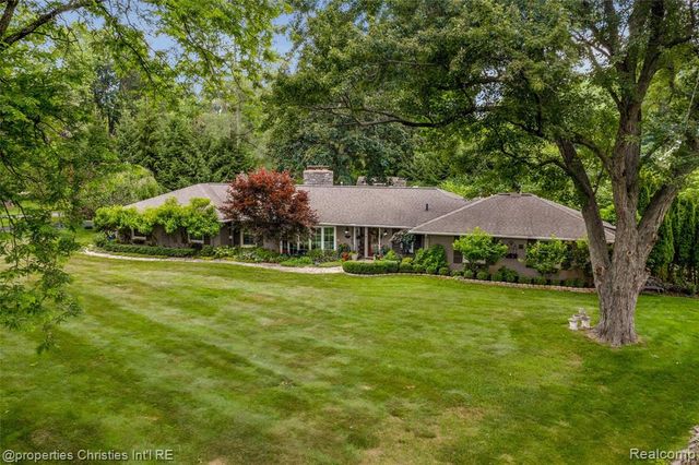 32765 Eastlady Drive, Beverly Hills, MI 48025