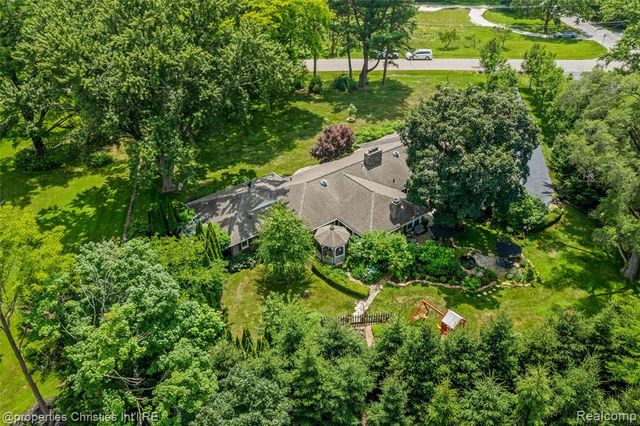 32765 Eastlady Drive, Beverly Hills, MI 48025