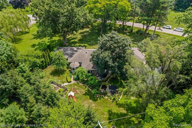 32765 Eastlady Drive, Beverly Hills, MI 48025