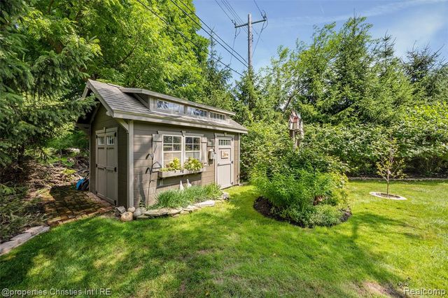 32765 Eastlady Drive, Beverly Hills, MI 48025