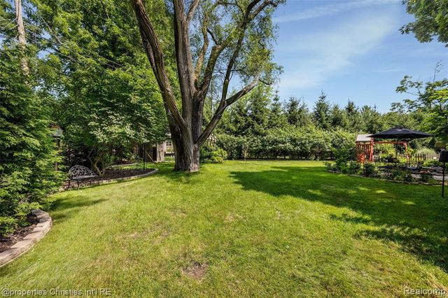 32765 Eastlady Drive, Beverly Hills, MI 48025