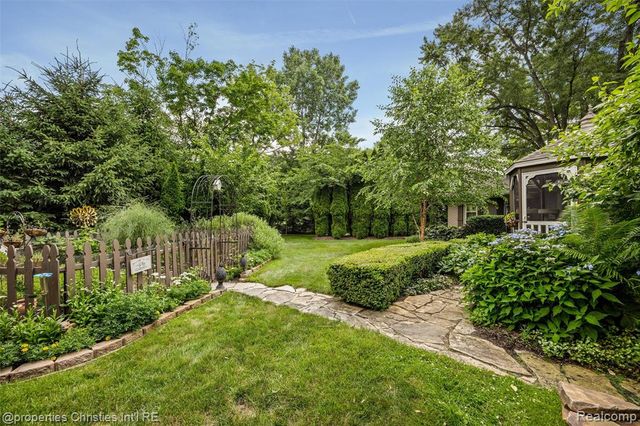 32765 Eastlady Drive, Beverly Hills, MI 48025