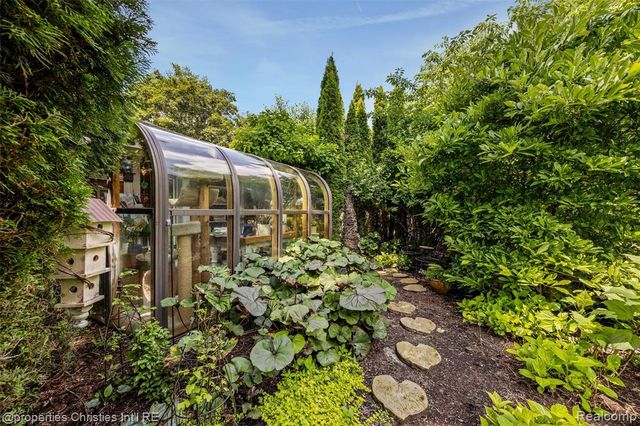 32765 Eastlady Drive, Beverly Hills, MI 48025
