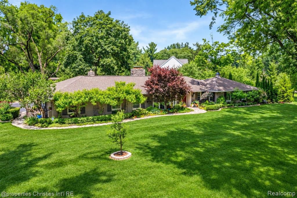 32765 Eastlady Drive, Beverly Hills, MI 48025