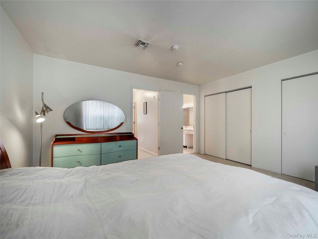 8 Yorkshire Court, Nanuet, NY 10954