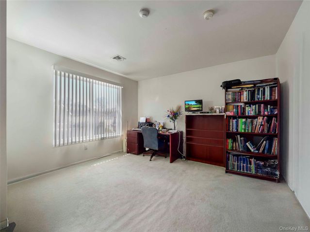 8 Yorkshire Court, Nanuet, NY 10954