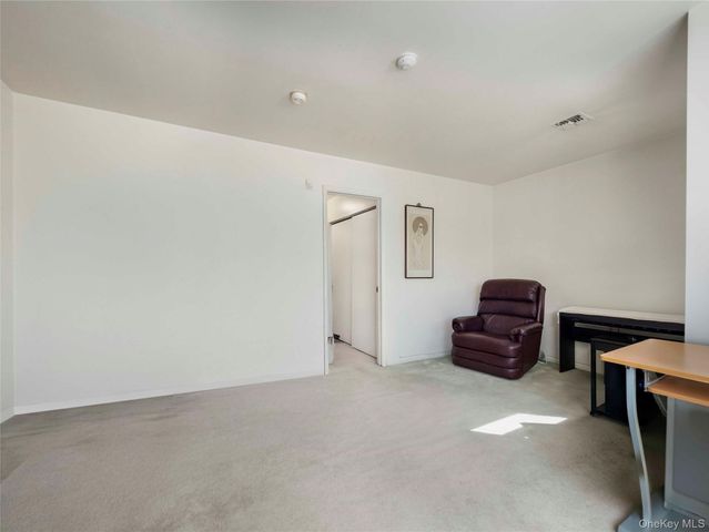 8 Yorkshire Court, Nanuet, NY 10954