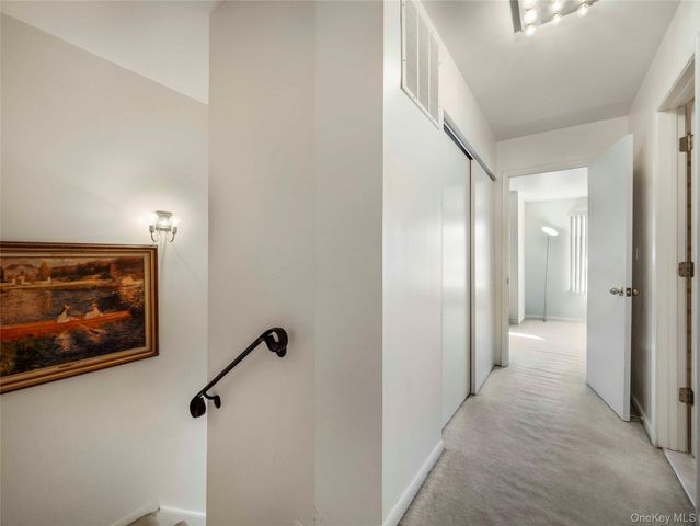 8 Yorkshire Court, Nanuet, NY 10954