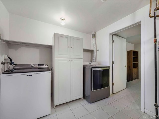 8 Yorkshire Court, Nanuet, NY 10954