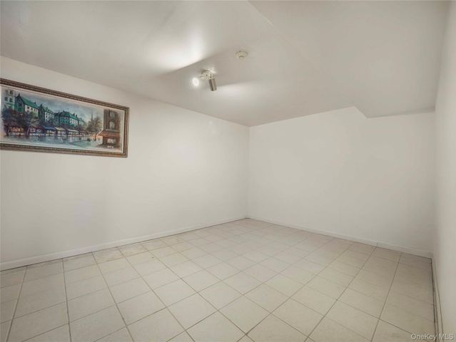 8 Yorkshire Court, Nanuet, NY 10954