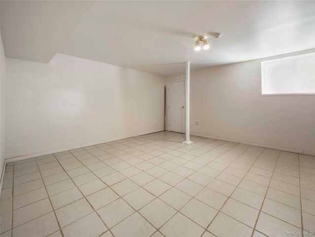 8 Yorkshire Court, Nanuet, NY 10954