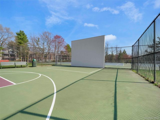 8 Yorkshire Court, Nanuet, NY 10954