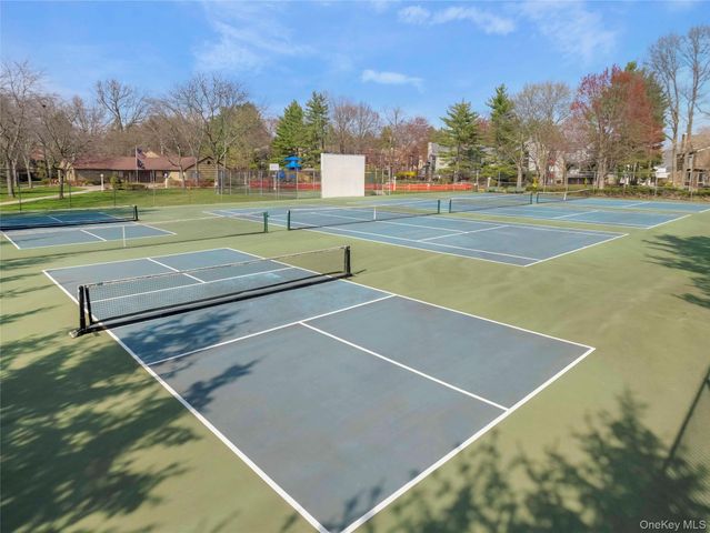 8 Yorkshire Court, Nanuet, NY 10954