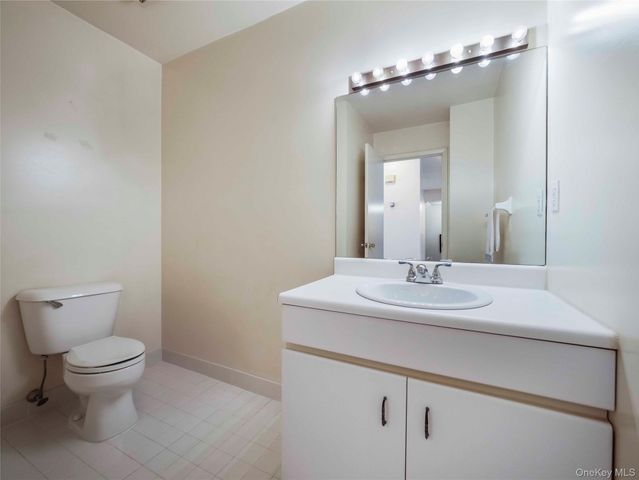 8 Yorkshire Court, Nanuet, NY 10954